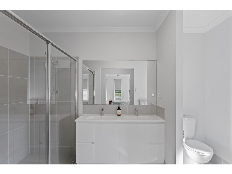 4 Wakefield Crescent, Kensington Grove QLD 4341