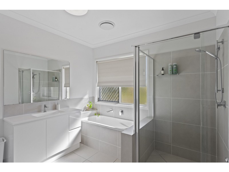 4 Wakefield Crescent, Kensington Grove QLD 4341