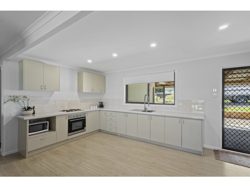 8 Scheiwe Road, Plainland QLD 4341