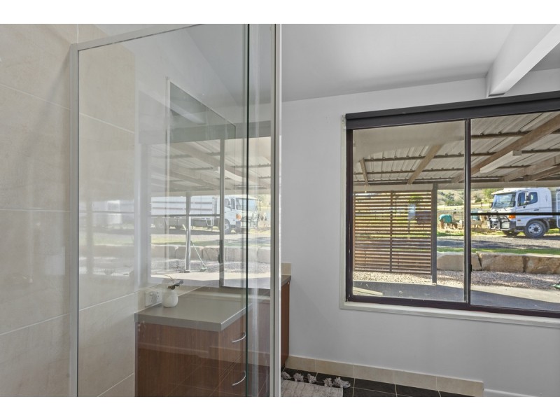 8 Scheiwe Road, Plainland QLD 4341