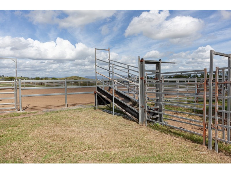 8 Scheiwe Road, Plainland QLD 4341
