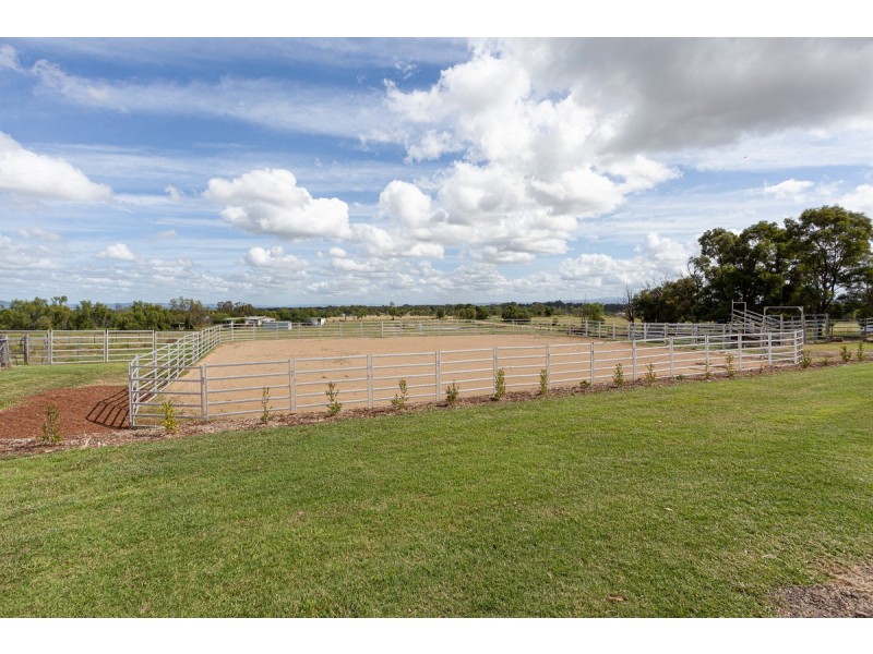 8 Scheiwe Road, Plainland QLD 4341