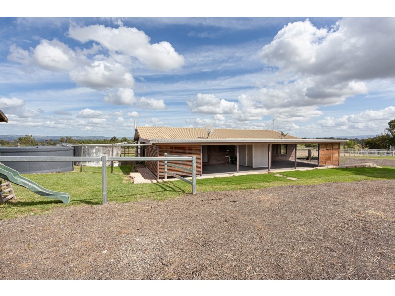 8 Scheiwe Road, Plainland QLD 4341