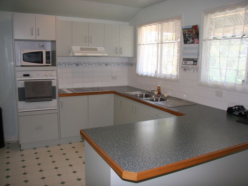 2 Walter Court, Glenore Grove QLD 4342