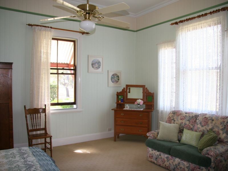 1 Cockatoo Court, Regency Downs QLD 4341