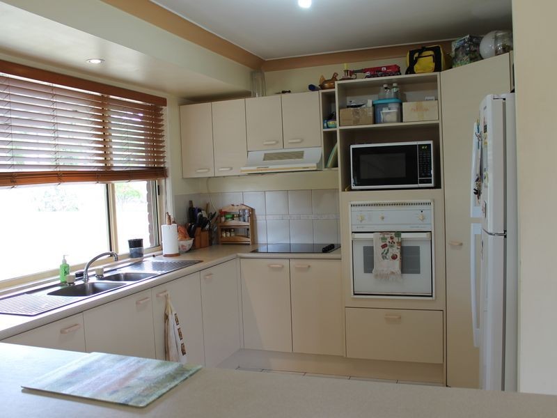 16 Stieler Drive, Plainland QLD 4341