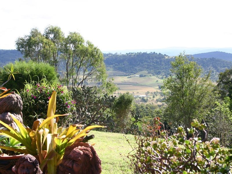 19 Philip Court, Summerholm QLD 4341