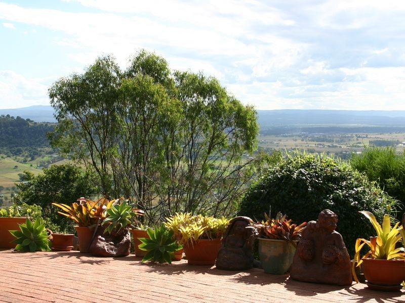 19 Philip Court, Summerholm QLD 4341