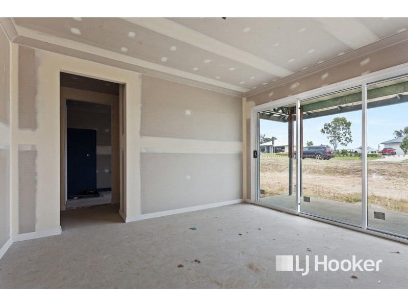 4 Sundew Crescent, Kensington Grove QLD 4341