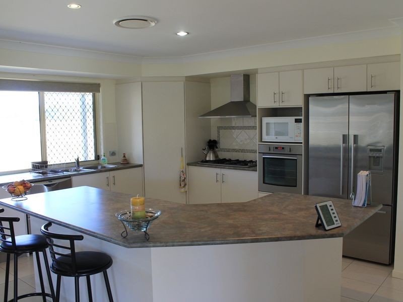 10 Stephenson Crescent, Kensington Grove QLD 4341