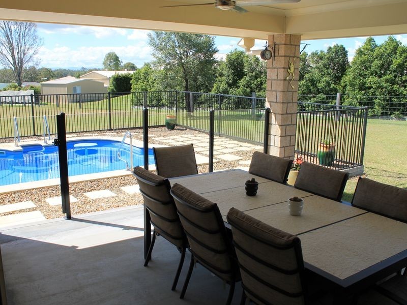 10 Stephenson Crescent, Kensington Grove QLD 4341