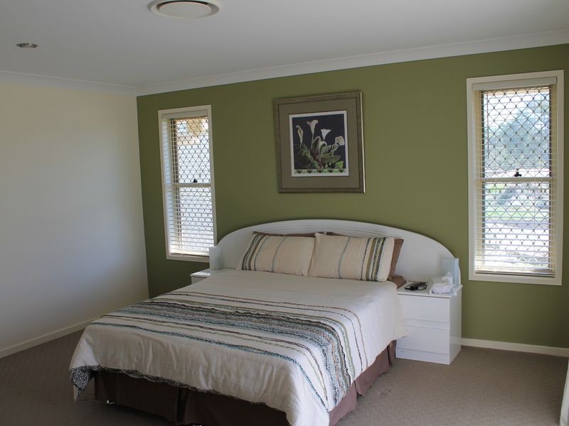 10 Stephenson Crescent, Kensington Grove QLD 4341
