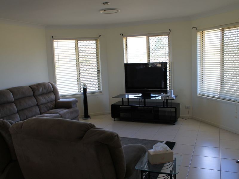 10 Stephenson Crescent, Kensington Grove QLD 4341