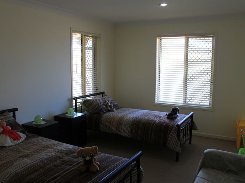 10 Stephenson Crescent, Kensington Grove QLD 4341