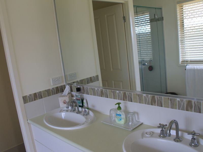 10 Stephenson Crescent, Kensington Grove QLD 4341