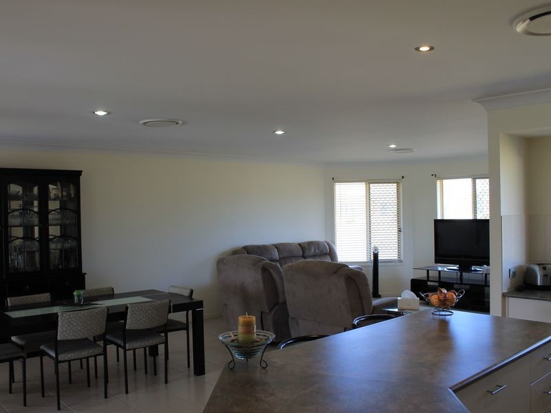 10 Stephenson Crescent, Kensington Grove QLD 4341
