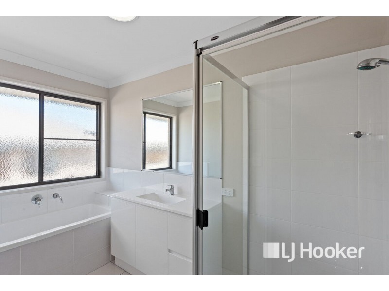 13 Richmond Terrace, Plainland QLD 4341