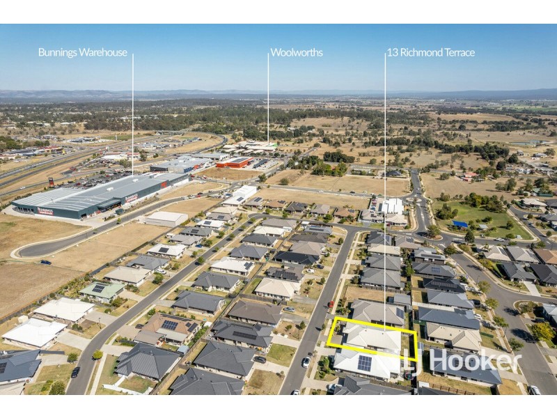 13 Richmond Terrace, Plainland QLD 4341