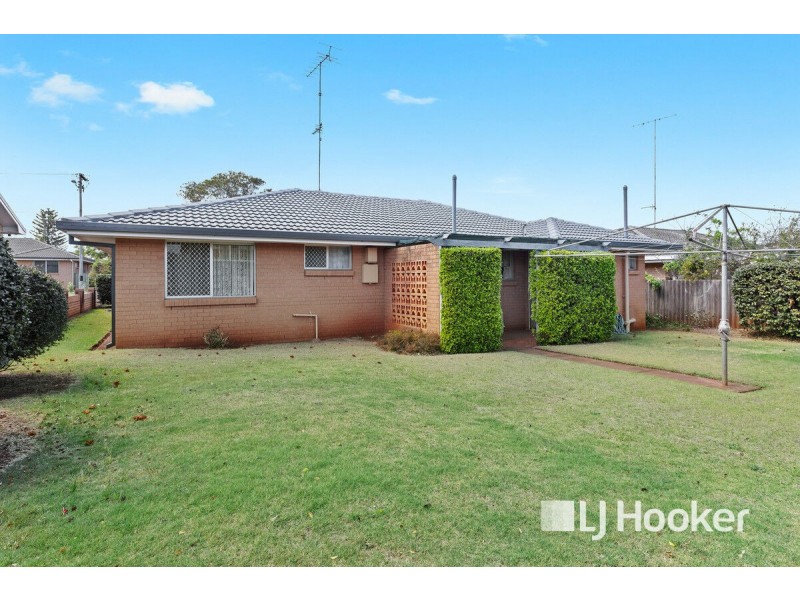 11 Hinton Street, Wilsonton QLD 4350