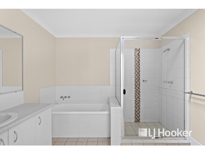 2/5 Sandpiper Drive, Lowood QLD 4311