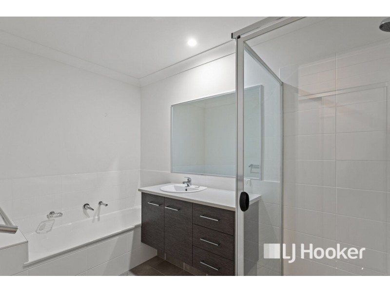 2/7 Richmond Terrace, Plainland QLD 4341