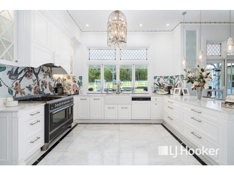 39 Oakridge Street, Burbank QLD 4156