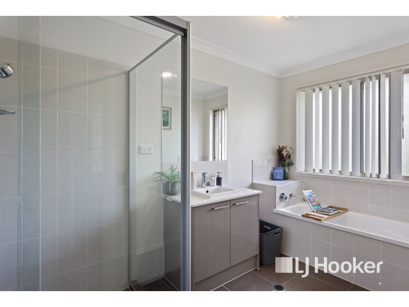 24 White Gums Road, Hatton Vale QLD 4341