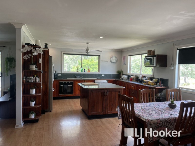 8 Benjamin Court, Regency Downs QLD 4341