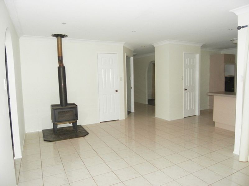 4 Lexcen Court, Kensington Grove QLD 4341