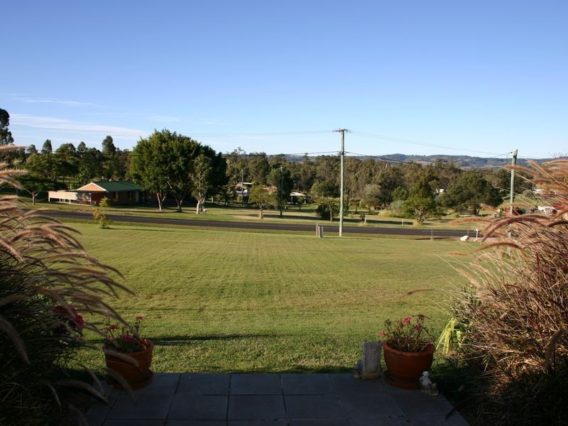 151 Lakes Drive, Laidley Heights QLD 4341