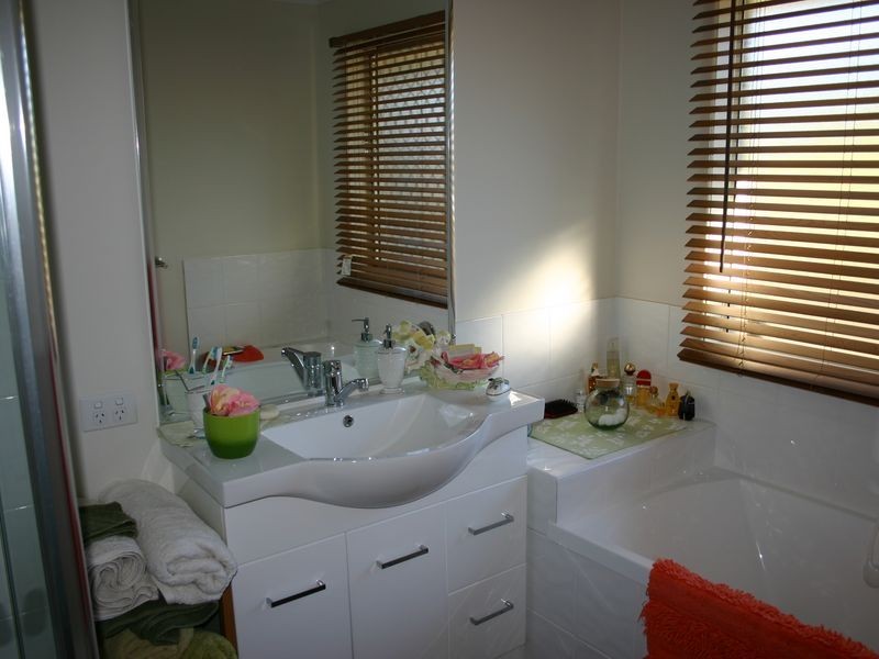 151 Lakes Drive, Laidley Heights QLD 4341