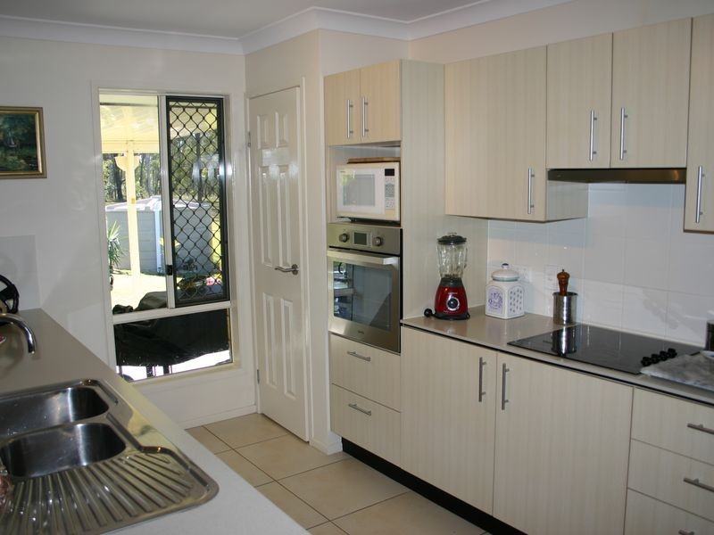 10 Senior Court, Kensington Grove QLD 4341
