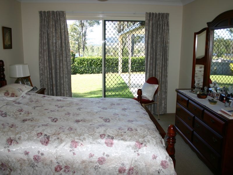 10 Senior Court, Kensington Grove QLD 4341