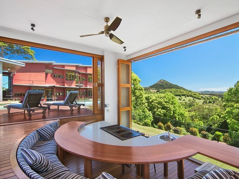 368 Dath Henderson Road, Tinbeerwah QLD 4563