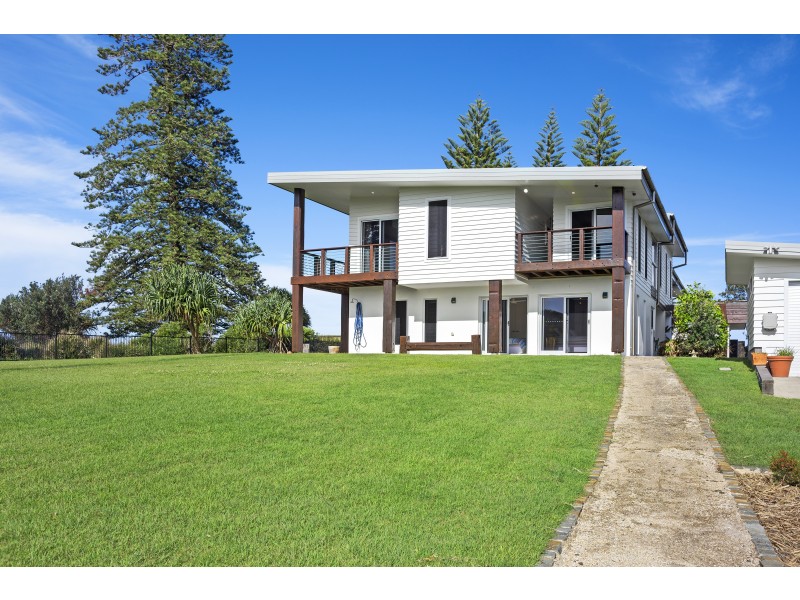 1 Rocky Point Road, Lennox Head NSW 2478