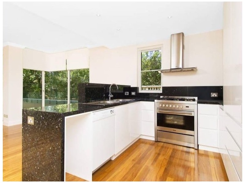 2/6a Trelawney Street, Woollahra NSW 2025