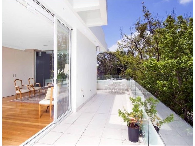 2/6a Trelawney Street, Woollahra NSW 2025