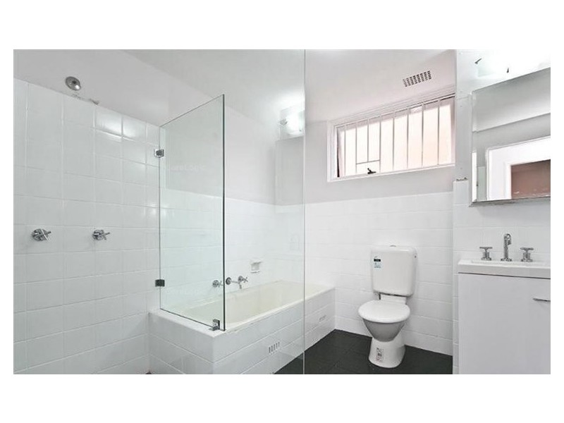 1/4 Maloney Street, Eastlakes NSW 2018