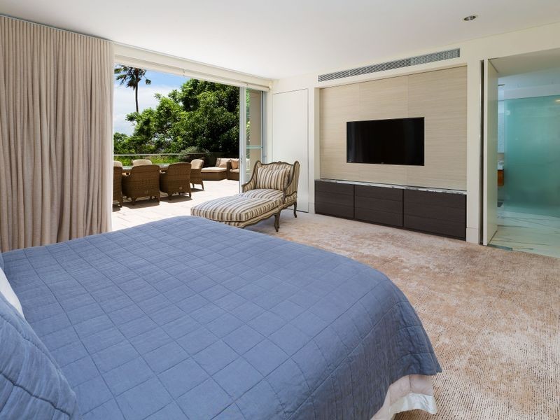 * *, Elizabeth Bay NSW 2011