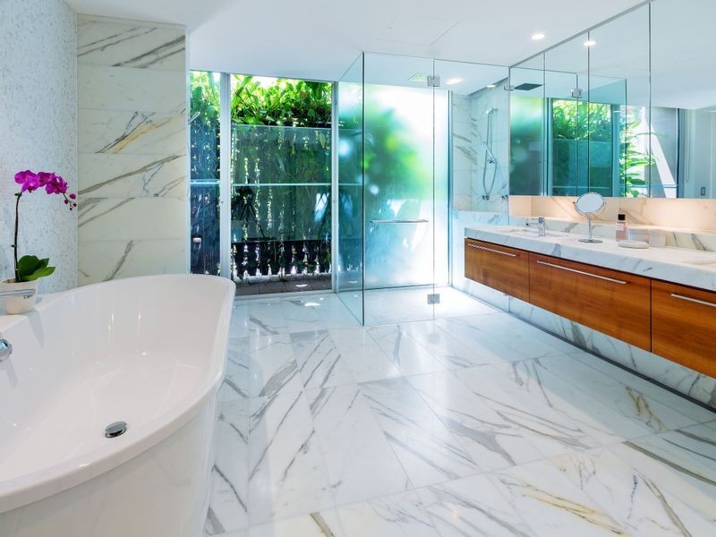 * *, Elizabeth Bay NSW 2011