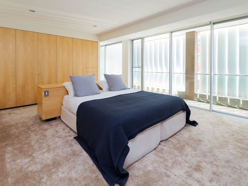 * *, Elizabeth Bay NSW 2011