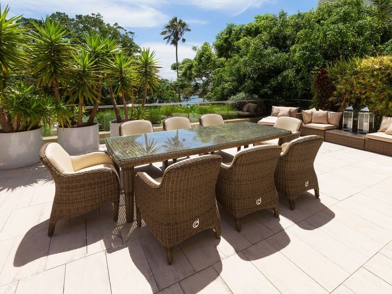 * *, Elizabeth Bay NSW 2011