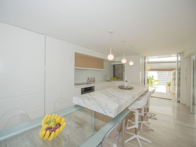 2-4 Notts Avenue, Bondi Beach NSW 2026