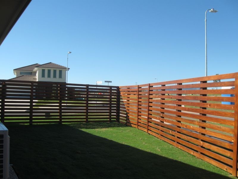 2/4 Cnr MacNab & Schroeder Sts, Yarrabilba QLD 4207