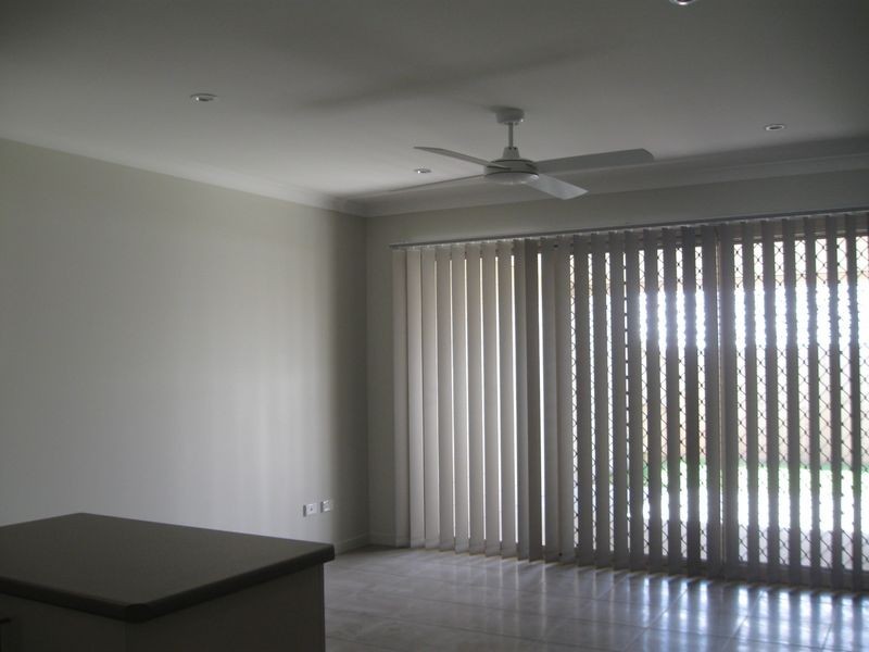 Unit 2/20 Huggins Avenue, Yarrabilba QLD 4207