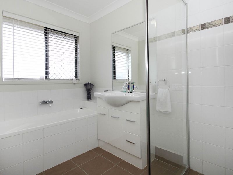 1 Creekside Cr, Jimboomba QLD 4280