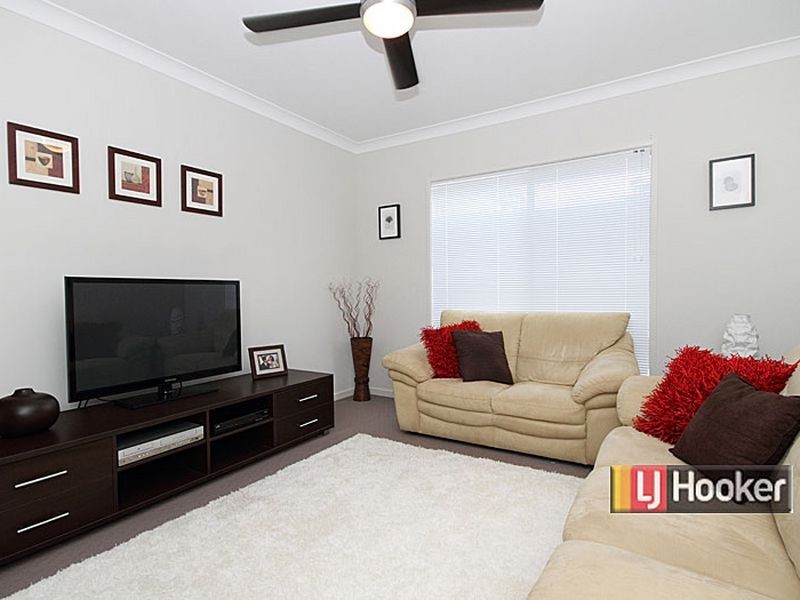 134 Anne Collins Cr, Mundoolun QLD 4285