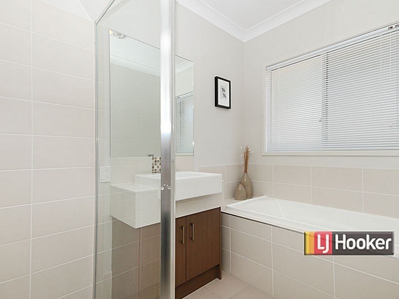 134 Anne Collins Cr, Mundoolun QLD 4285