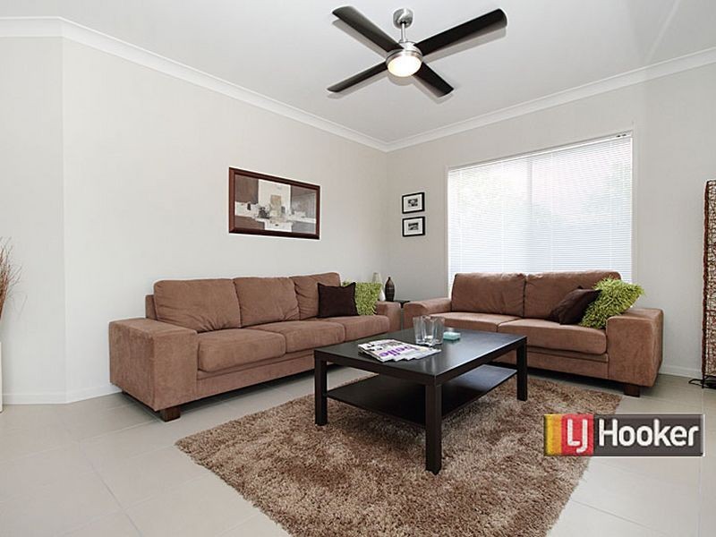 134 Anne Collins Cr, Mundoolun QLD 4285