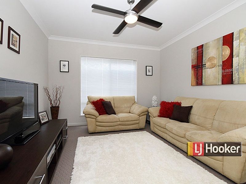 134 Anne Collins Cr, Mundoolun QLD 4285